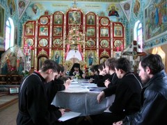 Єпископ Михаїл проводить збори священнослужителів Ковельського районного деканату. Фото Данила Зінкевича