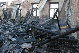 Наслідки пожежі, яка сталася 31 березня 2005 року у Волинській духовній семінарії. Фото Сергія Дубинки