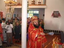 Єпископ Михаїл освячує храм Апостолів Петра й Павла в с. Сокиричі Ківерцівського деканату. Фото Віталія Сарапіна