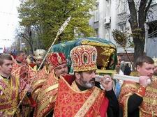 Під час хресного ходу з мощами великомучениці Варвари в Києві. Фото з сайту Сerkva.info