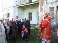 Під час хресного ходу навколо будівлі монастиря Святителя Миколая Чудотворця, що в с. Жидичин Ківерцівського р-ну. Фото Віталія Сарапіна