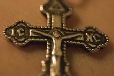 Хрестик завжди з нами: Православним християнам належить носити на собі хресне знамення. Для цього є багато причин