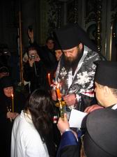 Єпископ Михаїл звершує чернечий постриг у Володимирському соборі Різдва Христового. Фото Віталія Сарапіна