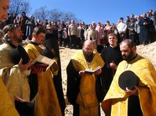 Під час освячення місця під будівництво луцького храму Благовіщення Пресвятої Богородиці. Світлина Віталія Сарапіна