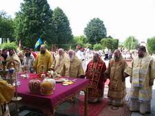 Під час Богослужіння в монастирі. Світлина Віталія Сарапіна