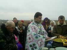 Освячення води на Криничній горі поблизу с. Цеперів Луцького районного деканату. Світлина Ігоря Зайчука