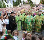 Юні лучани вітають Патріарха. Світлина Леоніда Максимова