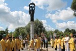 28 липня 2015 р. Духовенство біля пам’ятника рівноапостольному великому князю Володимирові у Володимирі-Волинському. Світлина з архіву протоієрея Ігоря Бігуна.