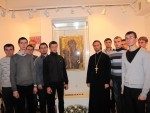Студенти Київської православної богословської академії з архімандритом Лаврентієм (Живчиком) - в музеї Волинської ікони. Світлина сайта Vpba.org.