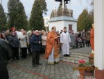 29 грудня 2013 р. Освята статуї Ісуса Христа перед храмом Архістратига Михаїла в Любомлі. Світлина з архіву протоієрея Віктора Возняка.