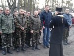 17 грудня 2014 р. Священик Юрій Кривіцкий відправляє молебень для українських воїнів. Світлина з архіву протоієрея Ігоря Бігуна