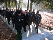 12 листопада 2008 р. Єпископ Луцький і Волинський Михаїл, голова Держмитслужби України Микола Литвином та керівництво Львівського прикордонного загону оглядають територію нового відділу прикордонної служби «Пархоменкове» (українсько-польський кордон поблизу автопереходу «Устилуг–Зосин»). Світлина Данила Зінкевича
