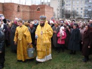 21 листопада 2008 р. Єпископ Михаїл під час хресної ходи навколо храму Архістратига Михаїла в Нововолинську з нагоди престольного свята. Світлина Данила Зінкевича