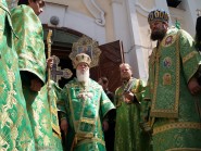 8 червня 2009 р. Завершення хресного ходу навколо луцького кафедрального собору Святої Трійці з нагоди престольного свята, яке очолив Патріарх Філарет. Світлина Леоніда Максимова