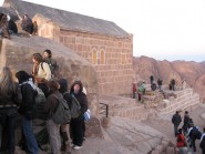 26 березня 2009 р. На вершині гори Синай (Єгипет) – грецький монастир. Світлина з архіву ієромонаха Симеона (Зінкевича)